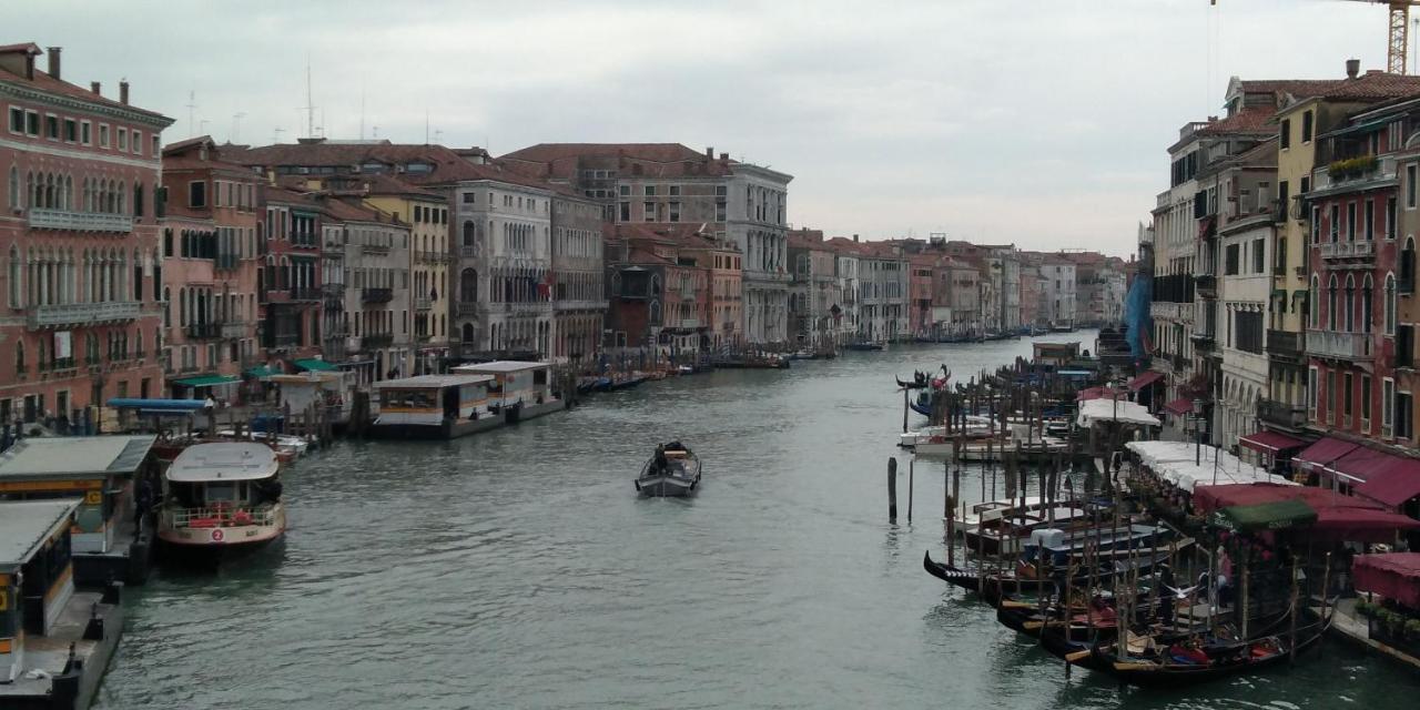 Hotel Mezzo Pozzo Venecia Exterior foto