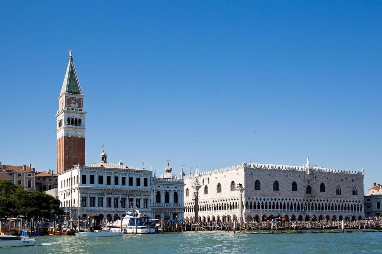 Hotel Mezzo Pozzo Venecia Exterior foto