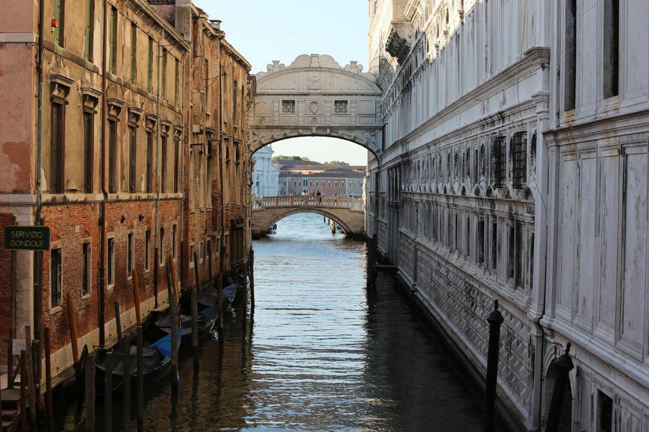 Hotel Mezzo Pozzo Venecia Exterior foto